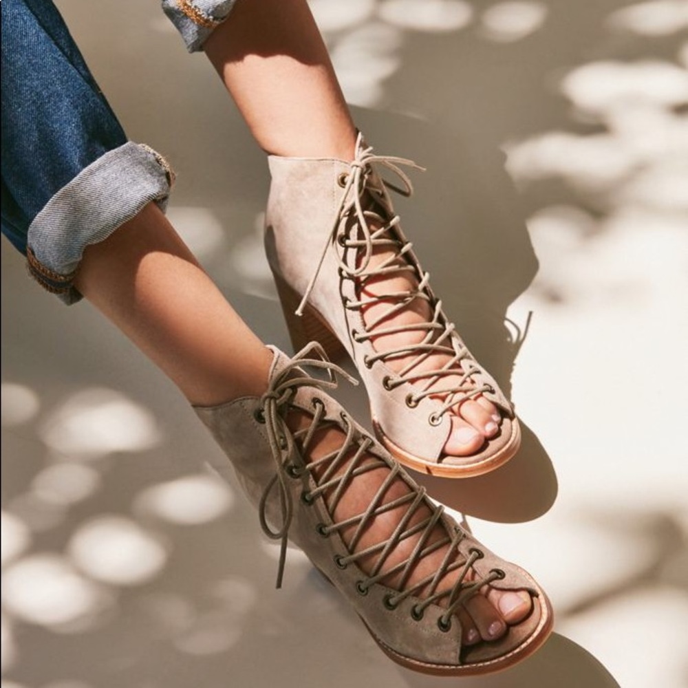 {jeffrey Campbell} Cors suede lace up bootie